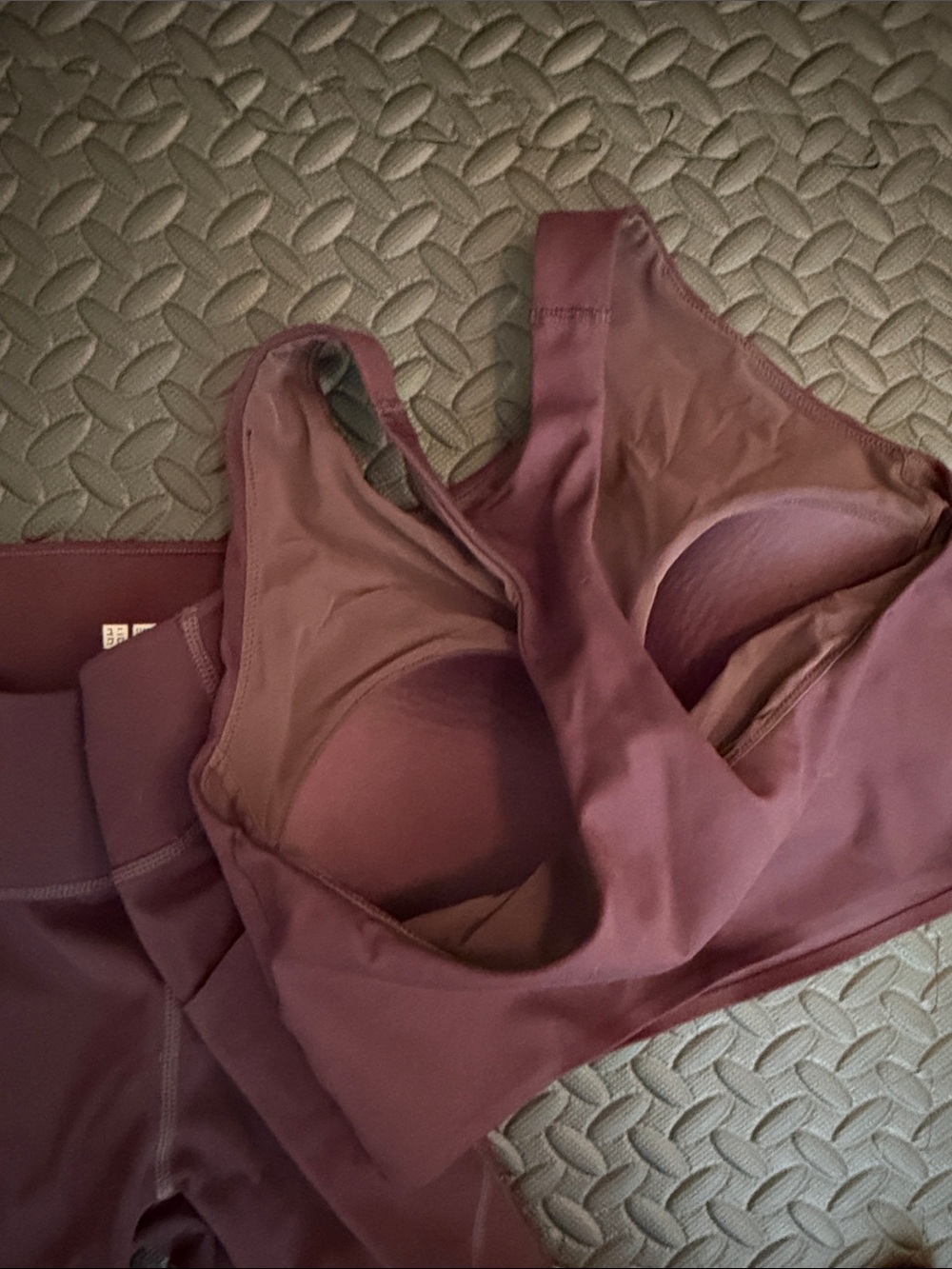 Uniqlo Wine High-Waist Leggings with Matching Racerback Bra - Picture 5 of 5